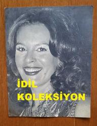 YEŞİLÇAM'IN YILDIZI HÜLYA KOÇYİĞİT'İN ORİJİNAL BÜYÜK BOY AJANS-BASIN FOTOĞRAFI - 21 x 16,5 cm EBADINDA - HÜLYA KOÇYİĞİT GÜLÜMSERKEN YAKINDAN ÇEKİLMİŞ BİR KARE