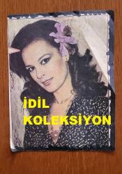 YEŞİLÇAM'IN YILDIZI HÜLYA KOÇYİĞİT'İN DERGİDEN KESİLME FOTOĞRAFI - 16 x 12 cm EBADINDA
