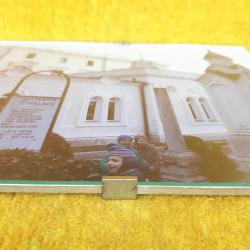 VINTAGE ORJİNAL ÇERÇEVESİNDE YALTA LIVADIA PALACE VE ÇOCUKLAR TEMALI 18 x 24 cm RENKLİ HATIRA FOTOĞRAF