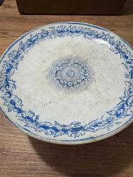 Antika Fransız yapımı Porselen Sunumluk Mavi Bordür (Bordure Bleue) 20. yüzyıl başları (yakl. 1890–1930) Meyve, tatlı veya dekoratif sunumluk  2 yerde ufak atık var fotoğraflarda görüldüğü gibi  Üst çapı 24 cm Ayak çapı 12 cm