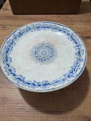 Antika Fransız yapımı Porselen Sunumluk Mavi Bordür (Bordure Bleue) 20. yüzyıl başları (yakl. 1890–1930) Meyve, tatlı veya dekoratif sunumluk  2 yerde ufak atık var fotoğraflarda görüldüğü gibi  Üst çapı 24 cm Ayak çapı 12 cm