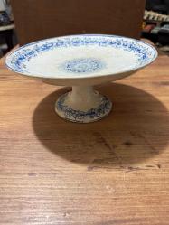 Antika Fransız yapımı Porselen Sunumluk Mavi Bordür (Bordure Bleue) 20. yüzyıl başları (yakl. 1890–1930) Meyve, tatlı veya dekoratif sunumluk  2 yerde ufak atık var fotoğraflarda görüldüğü gibi  Üst çapı 24 cm Ayak çapı 12 cm