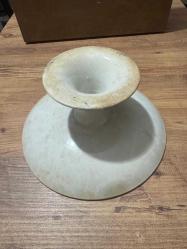 Antika Fransız yapımı Porselen Sunumluk Mavi Bordür (Bordure Bleue) 20. yüzyıl başları (yakl. 1890–1930) Meyve, tatlı veya dekoratif sunumluk  2 yerde ufak atık var fotoğraflarda görüldüğü gibi  Üst çapı 24 cm Ayak çapı 12 cm