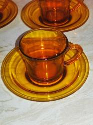 19493-ESKİLERDEN 6 ADET BAL RENGİ ARCOPAL KAHVE FİNCAN TAKIMI