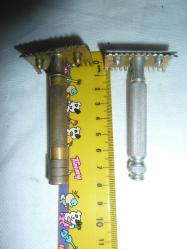 ANTİKA JİLETLİ TRAŞ MAKİNESİ 2 ADET BİRİ SARI MADEN PRİNÇ SAĞLAM KULLANILACAK DURUMDA HER İKİSİDE ÇİFT  TARAFLI TARAKLI