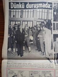 Hürriyet Gazetesi - Turkish Newspaper - 20 Ekim 1960 - 6-7 Eylül sanıkları konuştu fotoğraf - Oktay Engin Selanik başkonsolosluğu kavası Hasan Uçar konsolos muavini Ali Tekinalp başkonsolos Mehmet Ali Balin İzmir Valisi Kemal hadımlı O zamanki İstanbul Emniyet Müdürü Alaaddin Uçar Fahrettin Kerim Gökay Fuat Köprülü Fatin Rüştü Zorlu Adnan Menderes ve Celal Bayar sanık koltuğunda fotoğraf - Celal Bayar'ın sözü Ben mesul olamam - Adnan Menderes'in melekatı ve 135 dakika süren sorgusu - İstanbul'daki Yunanlıların statüsü değiştirilmeyecek - milli birlik komitesi şeyh ve ağlarla ilgili kanunu kabul etti - İstanbul'da sinema tiyatro programı - İstanbul Ankara Radyosu Programı - Metin Oktay ve Can Bartu çıkacak aftan istifade edemiyor - İspanya Ligi'nde Real Madrid puan kaybetti - Onlarla bir yıl yazan sabık başvekil Adnan Menderes'in son hususi özel kalem müdürü Arif Özgen Yazı Dizisi - Elizabeth Taylor Beyaz perdeyi bırakacak fotoğraf - Amerikalılar Ay'a Ruslar Da Merih'e peyk yollayacak