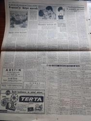 Hürriyet Gazetesi - Turkish Newspaper - 25 Ekim 1960 - Yassıada'da altıncı gün 6-7 Eylül muamması çözülüyor - Celal Bayar'ı itham eden Refik Tulga 6-7 Eylül tertiptir dedi - köpek davası kararı anayasa davası ile birlikte açıklanacak - Patrik Athenagoras Bugün Yassıada'ya gidiyor - Celal Bayar ve Adnan Menderes duruşma salonunda fotoğraf - Ethem Menderes yalancılıkla itham edildi - Kur'an'ın Türkçe'ye tercüme ve tefsiri için hazırlıklar var - İsmet İnönü Cumhuriyet senatosu tabii üyesi - Ziya Gökalp Yarın anılıyor - Cemal Gürsel Diyarbakır'da bizi yıkmak için nifak sokuyorlar dedi - İstanbul'da sinema tiyatro programı - Onlarla bir yıl yazan sabık başvekil Adnan Menderes'in son hususi özel kalem müdürü Arif Özgen Yazı Dizisi - Elvis Presley ve Juliet Prowse fotoğraf - A milli takım namzetleri Dün yeniden tespit edildi - Avrupa şampiyonu kulüpler kupası'nda bugüne kadar 228 maçta 903 gol atıldı - Ankara'da sakatlanan Can Bartu 20 gün futbol oynamayacak fotoğraf - İspanya'da Barcelona