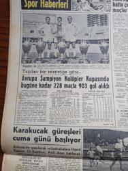 Hürriyet Gazetesi - Turkish Newspaper - 25 Ekim 1960 - Yassıada'da altıncı gün 6-7 Eylül muamması çözülüyor - Celal Bayar'ı itham eden Refik Tulga 6-7 Eylül tertiptir dedi - köpek davası kararı anayasa davası ile birlikte açıklanacak - Patrik Athenagoras Bugün Yassıada'ya gidiyor - Celal Bayar ve Adnan Menderes duruşma salonunda fotoğraf - Ethem Menderes yalancılıkla itham edildi - Kur'an'ın Türkçe'ye tercüme ve tefsiri için hazırlıklar var - İsmet İnönü Cumhuriyet senatosu tabii üyesi - Ziya Gökalp Yarın anılıyor - Cemal Gürsel Diyarbakır'da bizi yıkmak için nifak sokuyorlar dedi - İstanbul'da sinema tiyatro programı - Onlarla bir yıl yazan sabık başvekil Adnan Menderes'in son hususi özel kalem müdürü Arif Özgen Yazı Dizisi - Elvis Presley ve Juliet Prowse fotoğraf - A milli takım namzetleri Dün yeniden tespit edildi - Avrupa şampiyonu kulüpler kupası'nda bugüne kadar 228 maçta 903 gol atıldı - Ankara'da sakatlanan Can Bartu 20 gün futbol oynamayacak fotoğraf - İspanya'da Barcelona