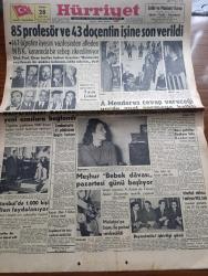 Hürriyet Gazetesi - Turkish Newspaper - 28 Ekim 1960 - 85 Profesör ve 43 doçentin içine son verildi - Ordinaryus profesör Sıddık Sami Onar tasfiye haberi üzerine rektörlük vazifemde 1 dakika kalmam istifa ederim dedi - Adnan Menderes cevap vereceği yerde sual sormaya başladı fotoğraf - 6-7 Eylül şahitleri Cihat Baban ve Fethi Çelikbaş'a göre Hadise mürettep - işlerine son verilenlerin tam listesi - Ekrem Şerif Egeli Ali Fuat Başgil Tarık Zafer Tunaya Fotoğraf - İstanbul'da 1000 kişi aftan faydalanıyor - meşhur bebek davası pazartesi günü başlıyor - sarışın soprano Ayhan Aydan da Yüksek Adalet divanında tanıklık yapacak fotoğraf - Malatya'ya boru ile petrol sevk edildi - İstanbul nüfusu 1 milyon 902.348 - İstanbul'da sinema tiyatro programı - Onlarla bir yıl yazan sabık başvekil Adnan Menderes'in son hususi özel kalem müdürü Arif Özgen Yazı Dizisi - seyyar kan bankası - Zeki Müren Behiye Aksoy balarısı Ahmet ve Özdemir Nigar Uluerer yeni Maksim salonlarında - Fenerbahçe Galatasaray maçı