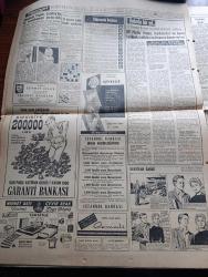 Hürriyet Gazetesi - Turkish Newspaper - 1 Kasım 1960 - Yassıada davalarının 9. Günü - bebek davası sırasında çekilen fotoğrafta tanık olarak dinlenen opera sanatçısı Ayhan Aydan ve Adnan Menderes fotoğraf - Soprano Ayhan Aydan çocuk eceliyle öldü dedi - Demokrat partiye bağışta bulunanlar ifade veriyor - armatör Akif Sadıkoğlu tevkif edildi - milli birlik komitesi tasfiye hareketini yeniden tetkik edecek - İran tahtı Nihayet dün erkek evlada kavuştu - Ayhan Aydan Adnan Menderes'i çok sevmiştim dedi - İran Şahı yakında taç giyecek - yeğeni Ünsal Akyol ile evlenmek üzere Amerika'ya giden Birsen Emralı fotoğraf - İstanbul'da sinema tiyatro programı - İstanbul Ankara Radyosu Programı - Elizabeth Taylor bir türlü Mesut olamadı fotoğraf - akciğer kanseri neden artıyor - Daniele Gaubert Brigitte Bardot'a rakip oluyor fotoğraf - Onlarla bir yıl yazan sabık başvekil Adnan Menderes'in son hususi özel kalem müdürü Arif Özgen Yazı Dizisi - Garanti Bankası - Milli takımı Sandro Puppo çalıştıracak