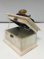 Eskilerden Tümüyle El Yapımı Laternalı Müzikli Kutu