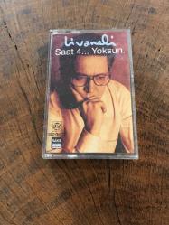 ZÜLFÜ LİVANELİ / SAAT 4 ... YOKSUN - KASET