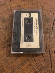 UNFORGETTABLE VOL. 4 - 19 CLASSIC SONGS OF LOVE - KASET