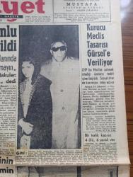 Hürriyet Gazetesi - Turkish Newspaper - 19 Kasım 1960 - İlk hareket Fazıl Akkoyunlu dün gece kabil'e gönderildi fotoğraf - İstanbul Üniversitesi Rektörü Sıddık Sami Onar Ankara palas'ta Milli Birlik komitesi üyeleri ile fotoğraf - İkinci milli birlik komitesinin ilk basın toplantısında Albay Yurdakuler artık bombalar patlatmak niyetinde değiliz dedi - kurucu meclis tasarısı Cemal Gürsel'e veriliyor - doğuda ağalar saltanatının sonu - Sıtkı Yırcalı Yüce divanda - Hollywood'un kralı ünvanlı Clark Gable karısının yanına gömülecek - İstanbul'da sinema tiyatro programı - Sabite Tur Gülerman Pekak gazinosunda - yumurcak filmi başrolde Muzaffer tema Münir Özkul Cebeci Park Sus sinemasında - biçimli göğüslere sahip olmak için -  Skoda - ölüm saçan yarasa filmi Ar sinemasında - Fenerbahçe Darüşşafaka basketbol maçı fotoğraf - Fenerbahçe Kıbrıs'a davet edildi - Beşiktaş'ın durumu yazan Eşref Şefik - Galatasaray basketbol takımı Dün çalıştı - Rostov takımı Yarın Taksim ile oynuyor