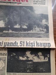 Hürriyet Gazetesi - Turkish Newspaper - 15 Aralık 1960 - boğazda 3 gemi yandı 51 kişi kayıp - Yugoslav tankeri Peter Zoraniç cayır cayır yanarken fotoğraf - facia sebebi 2 dev tankerin çarpışıp birden tutuşması - feci kazada Tarsus vapuru da yandı - Ölenlerden kaptan Cevdet Çubukçu Şekip Mumcu fotoğraf - kaza nasıl oldu krokisi - Grizu faciası 21 maden işçisi can verdi - Zonguldak'ta kozlu incir harmanı ocağı infilakinde 14 de yaralı var - Akbank - İstanbul'da sinema tiyatro programı - Fenerbahçe Galatasaray mühim maçı için çalışmalar fotoğraf - Ayhan Işık - Spor toto'nun 15. Haftasında 13 maçı bilen 70 kişi 2770 er lira alacaklar - 6-7 Eylül sanıkları kendilerini savundu - Adnan Menderes inkılabın samimiyetine yüzde yüz inanıyorum dedi fotoğraf - yepyeni bir silah Minuteman fotoğraf - boğazdaki Deniz faciasından fotoğraflar - denize akan alevler fotoğraf - Tarsus vapuru yanıyor fotoğraf - Gökler hakimi gordon karikatür - Fatoş karikatür -  Güngörmüşler karikatür - Ekrem Şen kayıp