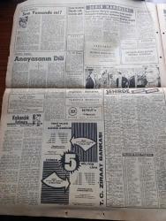 Hürriyet Gazetesi - Turkish Newspaper - 27 Aralık 1960 - Tevkif olunanlar 65'i buldu - bunlardan birçoğunun Demokrat Partili ve geri zihniyetli kimseler olduğu bildiriliyor - 147'lerin dönmesi tahakkuk ediyor - bazı idari sebeplerle emekliye çıkarılanlar işe alınıyor - Cemal Gürsel Behçet Kemal Çağlar'ı da üye seçti - İskenderun'da Atatürk heykeline saldırı olayının faili nihayet belli oldu - Çanakkale köylerinde resim yırtan Yüksel  Sekman isimli yedek öğretmen de Tevkif edildi - Cemalettin Köseoğlu yargıtay 2. Başkanı - Yassıada'da Altemur Kılıç tahliye edildi fotoğraf - milli birlik komitesi üyesi Ahmet Yıldız istifa etti - Türkiye'den Kıbrıs'a su borusu döşenecek - temizlenen haliçin yeniden doluşuna kayıkçılar memnun - İstanbul Ankara Radyosu Programı - İstanbul'da sinema tiyatro programı - kurt mucizesi filmi için sibirya'dan 20 cins kurt getirildi - Suni beyin yapıldı - seri ilanlar - Samim Gönenç Galatasaray'da kalıyor - Ordu takımı futbolcuları fotoğraf - Galatasaray Beşiktaş