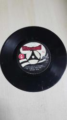 GÜLEN GÜL TAN YERİ AĞARDI GELMEDİN KARAR VERDİM İÇMEMEYE  45 LİK PLAK