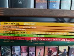 İş Çocuk Klasikler - 1. Siyah İnci 2. Oliver Twist 3. Çalınan Taç 4. Gizli Bahçe 5. Sherlock Holmes ve Dörtlerin Yemini 6. Sherlock Holmes ve Kızıl Dosya (6 Kitap Takım)