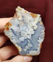 Mavi Çiçekli Akik Çifti – Beyaz Çiçek Desenleri ve Yumuşak Mavi Bantlar – Şifalı Kristal Dilimi - Ağırlık: 156g - Benzersiz Koleksiyonluk Nadir Parça Kütle