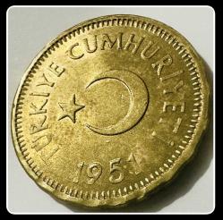 1951 - 10 KURUŞ / ÇİL / TCM951 “En Az Basılan” T.C TERS” KM#888 (NATUREL/İŞLEMSİZ/ORJİNAL)