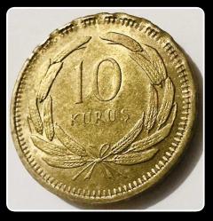 1951 - 10 KURUŞ / ÇİL / TCM951 “En Az Basılan” T.C TERS” KM#888 (NATUREL/İŞLEMSİZ/ORJİNAL)