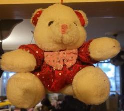 90 lardan çok temiz oyuncak ayı.