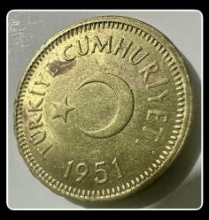 1951 - 10 KURUŞ / ÇİL / TCM151 “En Az Basılan” T.C TERS” KM#888 (NATUREL/İŞLEMSİZ/ORJİNAL)