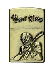 Neşet Ertaş Kabartma Figürlü Pirinç Sarısı Gazlı Metal Çakmak