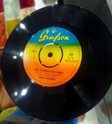 Zeki Müren ( Bir Ateşim Yanarım - Unut Sevme Beni) 45'lik Plak