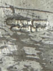 El Dövmesi Desenli Vintage Bakır Vazo El işçiliği kabartma desenli, bakır üzerine gümüş kaplama görünümlü dekoratif vazo. Geleneksel üretim, doğal patinalı. Kırık veya çatlak yok. Koleksiyonluk ve dekoratif kullanım için uygundur. Altında yazı ve imza var ama büyüteçle bile okuyamadım Boy : 20 cm  Çapı 17 cm