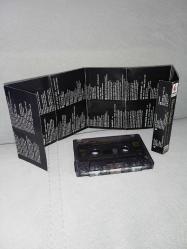 Kaset Ebru Gündeş Tanrı misafiri albümü. Orijinal. Kartonetin sayfaları bantlı, eksiği yok. kaset sorunsuz çalışıyor