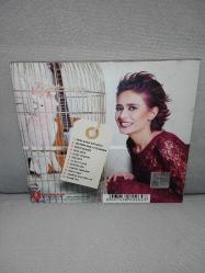 Cd Yıldız Tilbe Şivesi Sensin Aşkın albümü. Orijinal. Dinlemeyi etkilemeyen çizikler var. Sorunsuz çalışıyor.