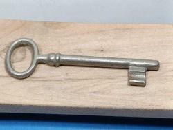 AN3-----ESKİ DEMİR KAPI ANAHTARI--10,5 CM