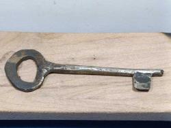 AN3-----DEMİRCİ USTASI YAPIMI ESKİ DEMİR KAPI ANAHTARI--11,5 CM