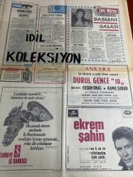 HAFTA SONU GAZETESİ DOĞUM GÜNÜ GAZETESİ (TURKİSH NEWSPAPER) - 16 NİSAN 1970 - Yıl:4 Sayı:169 -Yeni Çıkan Plaklar listesi -Betül Işıl-Ertem Göreç-Zeki Tükel-Cüneyt Arkın-Sema Özcan-Müberra Arıkan-Suna Özden-Müjdat Gezen-Figen Say-Ayhan Işık-Göksel Arsoy-Sevda Aydan-Sevda Ferdag-İzzet Günay-Saime Sinan-Timur Selçuk-Engin Çağlar-Nilüfer Koçyiğit-Parla Şenol-Özdemir Güreli-Semra Yıldız-Bülent Oral-Alain Delon-Marie Versini-Romy Schneider-Shirley MacLaine-Kirk Douglas-Avni Anıl-Kamuran Akkor-Önder Bali-Orhan Şevki-Turhan Yalçın-Güngör Erdoğan-Erol Deran-İlham Gencer-Baki Duyarlar-Adriano Celentano-Nicola Di Bari-Sergio Endrigo-Zeki Müren-Kerem Güney-Sevgi Sun-Hafız Ahmet Sarıcaoğlu-Adnan Varveren-Nevzat Ayaz Söhretli yıldızlar filmcilere cephe aldı-Cüneyt Arkın’ı nişanlısı dövdü-5 sanatçı Ankara’da saç saça kavga etti-İranlılar Ayhan Işık’a el attılar-Göksel Arsoy’un evine hırsız girdi-Sema Özcan’la İzzet Günay’ın arası açıldı-Müzisyenlerin seçim mücadelesi hızlandı-Sevda Aydan aradığı eser