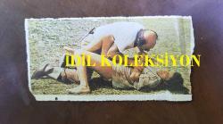 HÜLYA AVŞAR'IN DERGİDEN KESİLME FOTOĞRAFI - 9 x 8 cm EBADINDA