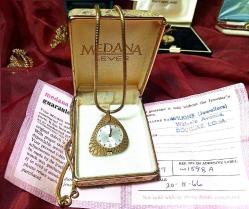 İNGİLİZ MEDANA MARKA SERTİFİKALI ORJİNAL KUTUSUNDA KOLYE SAAT