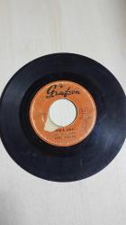 ZEKİ MÜREN SIRMA SAÇLI SENDEN KAÇARAK 45 LİK PLAK