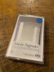 MUCİZE NAĞMELER (YENİ RAKI) - SEZEN AKSU / MÜJDAT GEZEN / FATİH ERKOÇ / İLHAN ŞEŞEN / ERCAN SAATÇİ / DENİZ SEKİ... KASET (JELATİNİNDE)