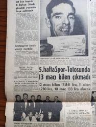 Hürriyet Gazetesi - Turkish Newspaper - 29 Nisan 1960 - İstanbul Ankara'da örfi idare ilan edildi - Orgeneral Fahri Özdilek İstanbul korgeneral Namık Argüç Ankara örfi idare komutanı oldular fotoğraf - İstanbul'da gece sokağa çıkmak yasak eğlence yerleri kapandı - Mazlum Kayalar Demokrat Parti grup başkanlığından istifa etti Fotoğraf - CENTO toplantısı Tahran'da açıldı - Nusaybin'de Hulahop şeyhi öldürüldü - 11 yıl sonra Rhee saraydan çıktı fotoğraf - İran şahı da Dün hariciye vekili Fatin Rüştü Zorlu'yu kabul etti - Almanlar fuarda ekmek imal edecekler - Kızılay'ın İran'a yardımı - İstanbul'da sinema tiyatro programı - feza'ya evvela kim gidecek - İngiltere'de Mr. Wilson Totodan 2,5 milyon kazandı fotoğraf - Real Madrid Barcelona'yı nasıl yendi fotoğraf - 60 bin kişilik Fenerbahçe stadı şimdiki yerinde inşa edilecek - kasımpaşalı Recep Adanır satışa çıkarılacak - Türkiye Brezilya tenis kuraları bugün çekiliyor - İzmir altınordu takımı dün sabah vapurla İstanbul'a geldi fotoğraf