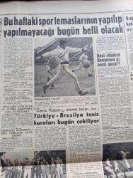 Hürriyet Gazetesi - Turkish Newspaper - 29 Nisan 1960 - İstanbul Ankara'da örfi idare ilan edildi - Orgeneral Fahri Özdilek İstanbul korgeneral Namık Argüç Ankara örfi idare komutanı oldular fotoğraf - İstanbul'da gece sokağa çıkmak yasak eğlence yerleri kapandı - Mazlum Kayalar Demokrat Parti grup başkanlığından istifa etti Fotoğraf - CENTO toplantısı Tahran'da açıldı - Nusaybin'de Hulahop şeyhi öldürüldü - 11 yıl sonra Rhee saraydan çıktı fotoğraf - İran şahı da Dün hariciye vekili Fatin Rüştü Zorlu'yu kabul etti - Almanlar fuarda ekmek imal edecekler - Kızılay'ın İran'a yardımı - İstanbul'da sinema tiyatro programı - feza'ya evvela kim gidecek - İngiltere'de Mr. Wilson Totodan 2,5 milyon kazandı fotoğraf - Real Madrid Barcelona'yı nasıl yendi fotoğraf - 60 bin kişilik Fenerbahçe stadı şimdiki yerinde inşa edilecek - kasımpaşalı Recep Adanır satışa çıkarılacak - Türkiye Brezilya tenis kuraları bugün çekiliyor - İzmir altınordu takımı dün sabah vapurla İstanbul'a geldi fotoğraf