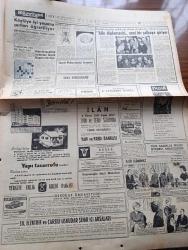 Hürriyet Gazetesi - Turkish Newspaper - 30 Nisan 1960 - İstanbul Ankara üniversiteleri 1 ay tatil - İstanbul'da bahar havası yaşandı fotoğraf - örfi idareler taşralı olan talebelerin derhal yerlerine dönmelerini bildirdi - Adnan Menderes hadiseler ile alakalı olarak radyoda bir konuşma yaptı - CENTO vekiller konseyi toplantısında İran şahının açış nutku fotoğraf - Fatin Rüştü Zorlu Tahran'da bir konuşma yaptı - Güney Kore'de idareyi ele alan hariciye vekili Huh Çung fotoğraf - Chessman yine ölüme yaklaştı - NATO genel sekreteri P.H. Spaak bugün geliyor - Batı trakya'dan 25 kişi iltica etti - İstanbul'da sinema tiyatro programı - köylüye iyi yaşama şartları öğretiliyor - Tevhid Bilge Tiyatrosu Bursa tayyare sinemasında - Allah çocukları unuttu yazan Oya Baydar Yazı Dizisi - Hürrem Sultan yazan Feridun Fazıl Tülbentçi Yazı Dizisi - Doris Day İle Rock Hudson fotoğraf - İstanbul ve Ankara'daki spor hareketleri tehir edildi - Can Bartu İspanya'nın Sevil takımında oynayacak - Dünya Kupası