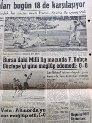 Hürriyet Gazetesi - Turkish Newspaper - 15 Mayıs 1960 - Adnan Menderes Ordu vapuru ile İzmir'e hareket etti fotoğraf - dağıtılan beyannameler için 2 yeni tebliğ neşredildi - Ankara'da 3 sinema bugün tatil edildi - troleybüs hattı için çalışmalara başlandı fotoğraf - İstanbul'da yeni trafik tedbirleri alındı - hınıs'ta bulunan mağara için hayaller boş çıktı fotoğraf - Cannes'da Striptiz fotoğraf - Fen fakültesi ile Beyazıt belediye kütüphanesi arasındaki Ada istimlak edilecek fotoğraf - İstanbul'da sinema tiyatro programı - İstanbul Ankara Radyosu Programı - çırağan tesisleri inşaatı yaz sonunda başlayacak - mektupla terzilik - Kruşçef Paris'te - Türkiye emlak Kredi Bankası - Paşabahçe Laleli satış mağazası açıldı - vatan mesulleri hakkında yeni bir mahkumiyet - dünya ordulararası futbol şampiyonasını finalleri bugün Cezayir'in oran şehrinde başlıyor fotoğraf - Türkiye Yunanistan Ordu futbol takımları bugün 18'de karşılaşıyor - Bursa'daki milli Lig maçında Fenerbahçe 0 Göztepe 0 foto