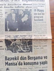 Hürriyet Gazetesi - Turkish Newspaper - 18 Mayıs 1960 - Zirve konferansı başlamadan çöktü - Kruşçef Dün konferansa gelmedi 3 ler toplandılar - Eisenhower'in Amerika'ya dönmesi muhtemel - Ankara örfi idare kumandanlığının tebliği 19 Mayıs için özel bir program hazırlandı - başvekili Adnan Menderes dün Bergama ve Manisa'da konuşma yaptı - Akdeniz'de casusluk yapan Rus harp gemisi - Kıbrıs Türk Yunan görüşmeleri başlıyor - Rusların Feza gemisi New York üzerinde görüldü - İdam Edilen Chessman'ın mirası bir avukata kaldı - Bakırköy'de Migros mağazasını soyan Remzi Çetin - Atatürk'ün takma dişleri emekli albay Halil N Yurdakul tarafından sergilendi fotoğraf - Atatürk'ün silahı fotoğraf - İstanbul'da sinema tiyatro programı - balarısı Ahmet ve Özdemir İstanbul radyosunda - Avrupa şampiyon kulüpler kupası final maçı Real Madrid ile Eintracht Frankfurt - Bursa'da İstanbulspor Beykoz'la karşılaşıyor - Fenerbahçe'nin yeni antrenörü Sandro Puppo 29 Haziran'da İstanbul'da olacak - voleybol