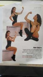 HÜLYA AVŞAR'IN DERGİDEN ÇIKMA FOTOĞRAFLI RÖPORTAJ SAYFALARI - 29 x 22 cm EBADINDA - 3 YAPRAK. (5 SAYFASI HÜLYA AVŞAR FOTOĞRAF ve RÖPORTAJI)