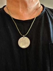 ESKİ METAL 5LİRA PARA KOLYE ,EL YAPIMI, KOLEKSİYONLUK, KULLANIMA UYGUN SIFIR.