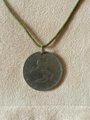 ESKİ METAL 5LİRA PARA KOLYE ,EL YAPIMI, KOLEKSİYONLUK, KULLANIMA UYGUN SIFIR.