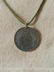 ESKİ METAL 5LİRA PARA KOLYE ,EL YAPIMI, KOLEKSİYONLUK, KULLANIMA UYGUN SIFIR.