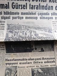 Hürriyet Gazetesi - Turkish Newspaper - 29 Mayıs 1960 - Yeni Hükümet Devlet Reisi Orgeneral Cemal Gürsel Tarafından Kuruldu fotoğraf - Adnan Menderes Kaçarken Nasıl Ele Geçti - Fatin Rüştü Zorlu'nun Eşi Mücevherlerini Kaçırmak İstedi - Kabine Üyeleri kimlerdir fotoğraf - Hürriyet Şehitlerinin Mezarları Aranıyor fotoğraf - İstanbul 507 Yıl Önce Bugün Türk Olmuştu - Celal Bayar İstifa Etti - Ordunun Hürriyet Hareketini Nasıl Yaptığı Dün Açıklandı - Hapisteki Gazeteciler Dün Serbest Bırakıldılar -İsimsiz Kadın Aşk Ve His Romanı Yazan Theresa Drake Yazı Dizisi - Dedektif Nik'in Maceraları Çizgi Roman - Altay Bugün America Takımı İle Karşılaşıyor - Kalp Aldanmaz Aşk Ve Macera Romanı Çizen Faruk Geç - İskoçya Milli Maçının Yapılma İhtimali Arttı - Sophia Loren Çocuğu Olmadığı İçin Üzgün - Allah Çocukları Unuttu Yazan Oya Baydar Yazı Dizisi - John Saxon Hollywood'un En Mesut Bekarı - Ankara Ve İstanbul Dünü Nasıl Geçirdi Fotoğraflar - Büyük Ata'nın Huzurunda fotoğraf