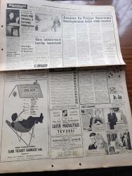 Hürriyet Gazetesi - Turkish Newspaper - 29 Mayıs 1960 - Yeni Hükümet Devlet Reisi Orgeneral Cemal Gürsel Tarafından Kuruldu fotoğraf - Adnan Menderes Kaçarken Nasıl Ele Geçti - Fatin Rüştü Zorlu'nun Eşi Mücevherlerini Kaçırmak İstedi - Kabine Üyeleri kimlerdir fotoğraf - Hürriyet Şehitlerinin Mezarları Aranıyor fotoğraf - İstanbul 507 Yıl Önce Bugün Türk Olmuştu - Celal Bayar İstifa Etti - Ordunun Hürriyet Hareketini Nasıl Yaptığı Dün Açıklandı - Hapisteki Gazeteciler Dün Serbest Bırakıldılar -İsimsiz Kadın Aşk Ve His Romanı Yazan Theresa Drake Yazı Dizisi - Dedektif Nik'in Maceraları Çizgi Roman - Altay Bugün America Takımı İle Karşılaşıyor - Kalp Aldanmaz Aşk Ve Macera Romanı Çizen Faruk Geç - İskoçya Milli Maçının Yapılma İhtimali Arttı - Sophia Loren Çocuğu Olmadığı İçin Üzgün - Allah Çocukları Unuttu Yazan Oya Baydar Yazı Dizisi - John Saxon Hollywood'un En Mesut Bekarı - Ankara Ve İstanbul Dünü Nasıl Geçirdi Fotoğraflar - Büyük Ata'nın Huzurunda fotoğraf
